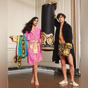 NEW 💕 Versace Iconic Baroque Motif Pink Gold Women's Bathrobe Robe Plush Coverup